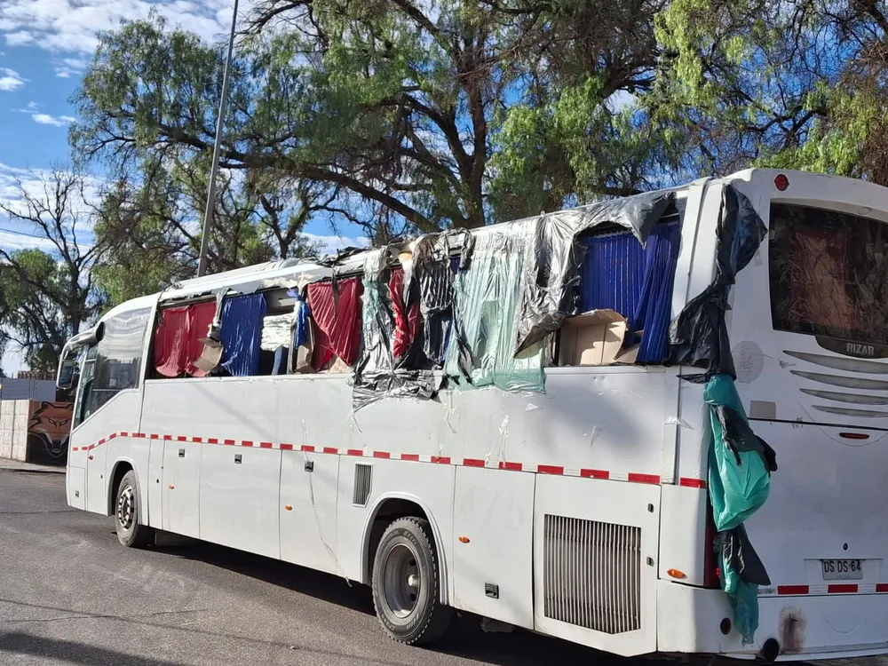 Bus_Ataque_hinchas_Arica_Cobreloa