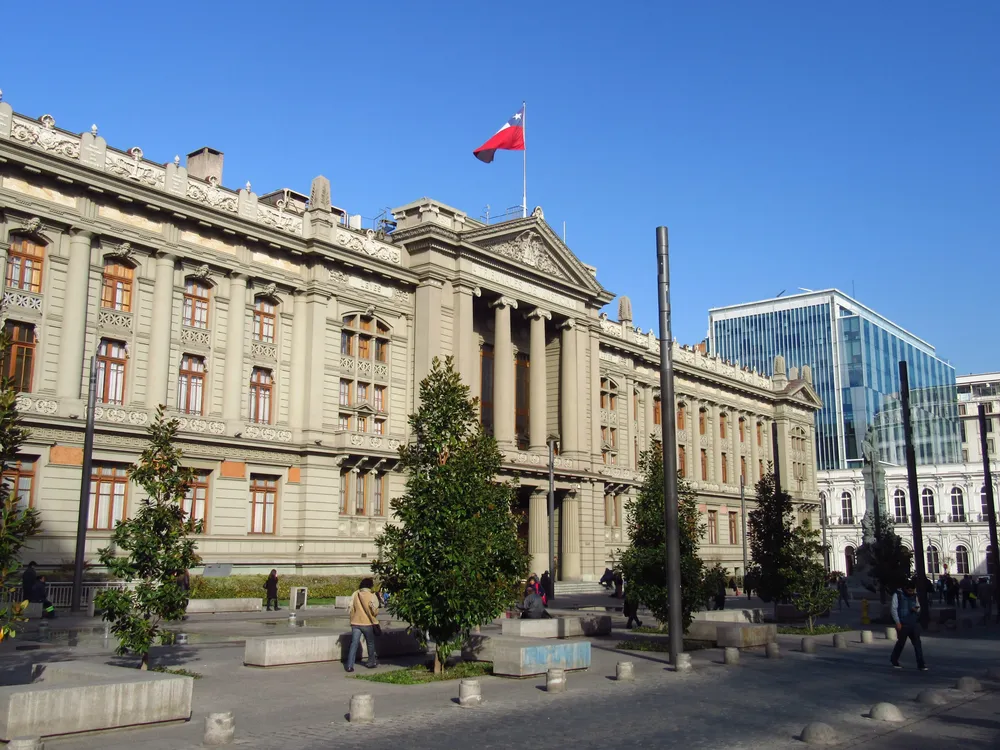 2017_Santiago_de_Chile_-_Edificio_de_los_Tribunales_de_Justicia