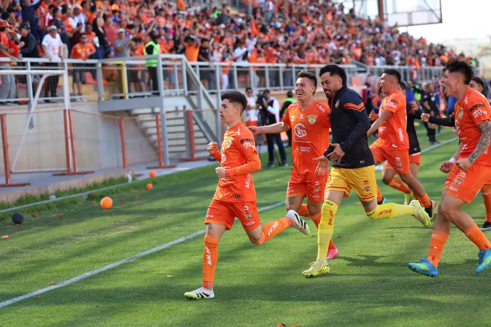 Cobreloa celebra